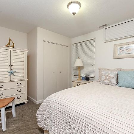 Beautiful 2 Bedroom Lakeside Condo At The Shores Traverse City Exterior photo