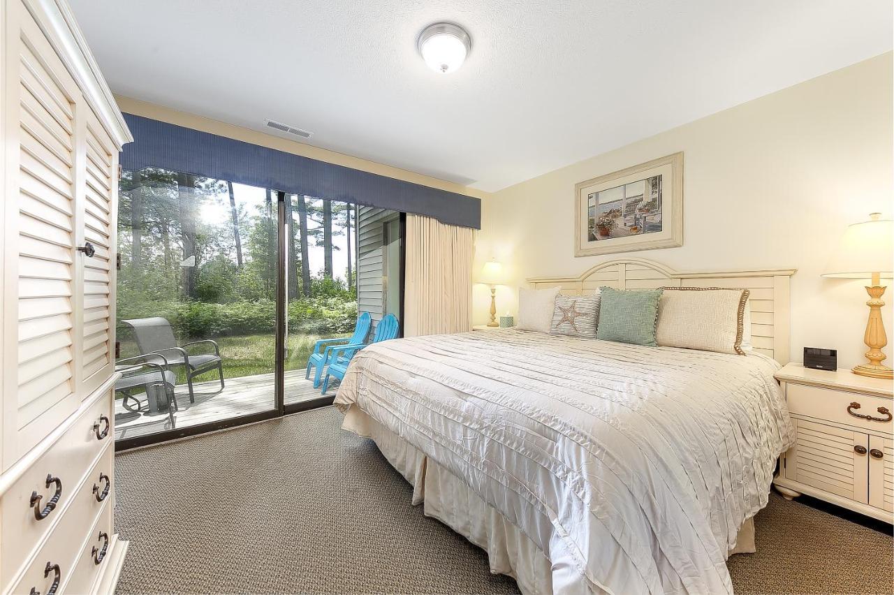 Beautiful 2 Bedroom Lakeside Condo At The Shores Traverse City Exterior photo