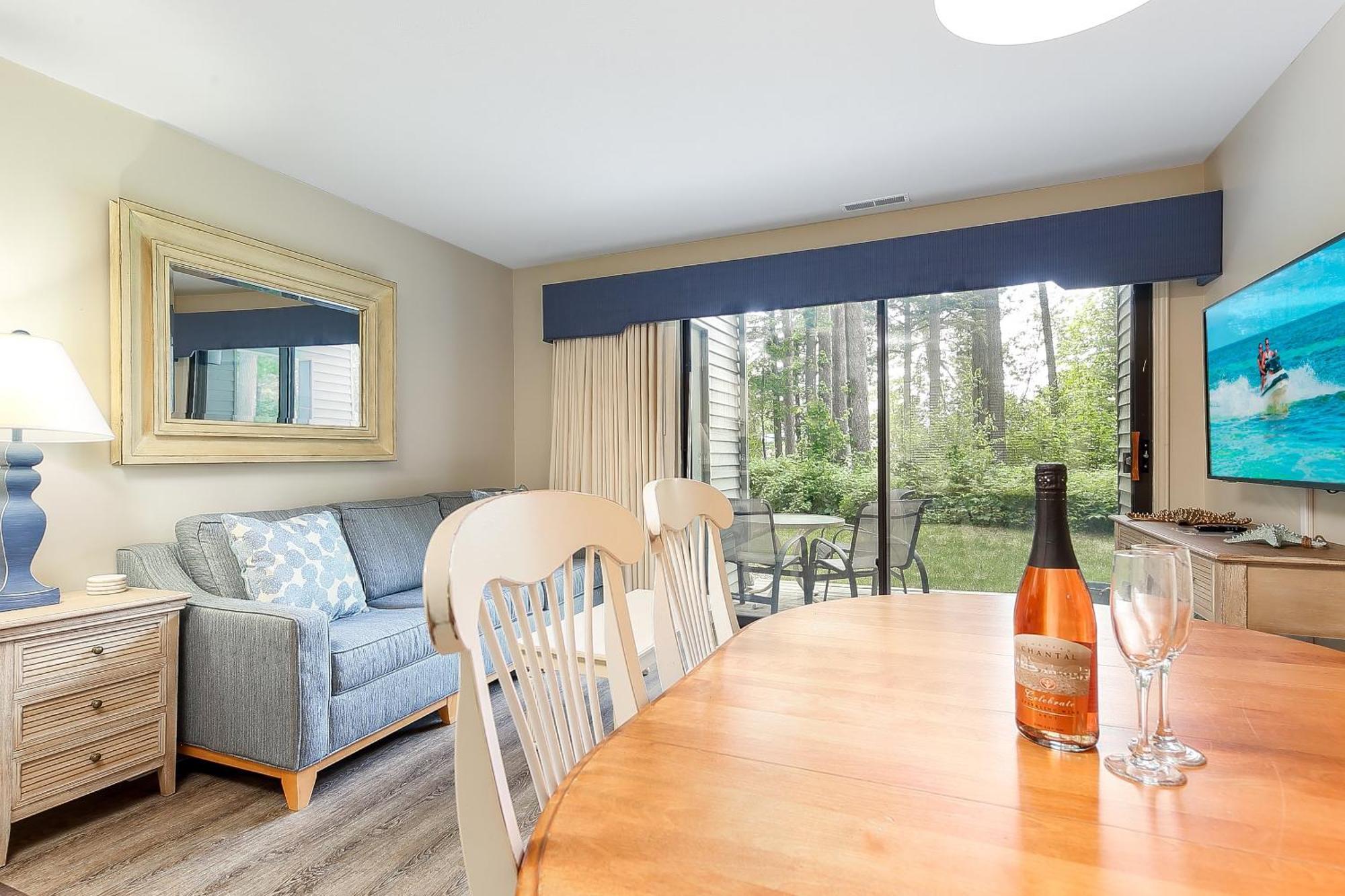Beautiful 2 Bedroom Lakeside Condo At The Shores Traverse City Exterior photo